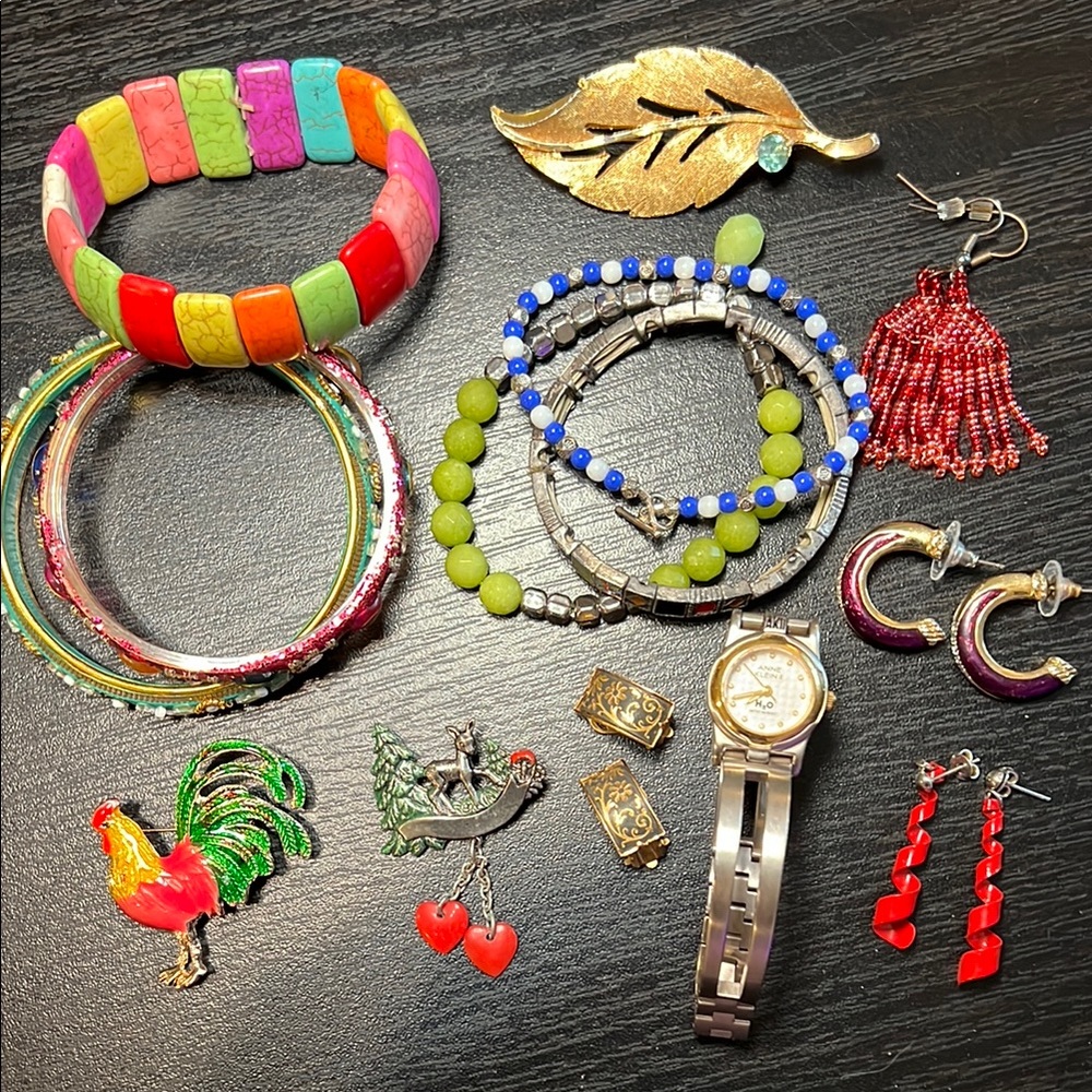 Vintage to modern estate jewelry lot - earrings, bracelets, brooches, watch - Picture 1 of 17